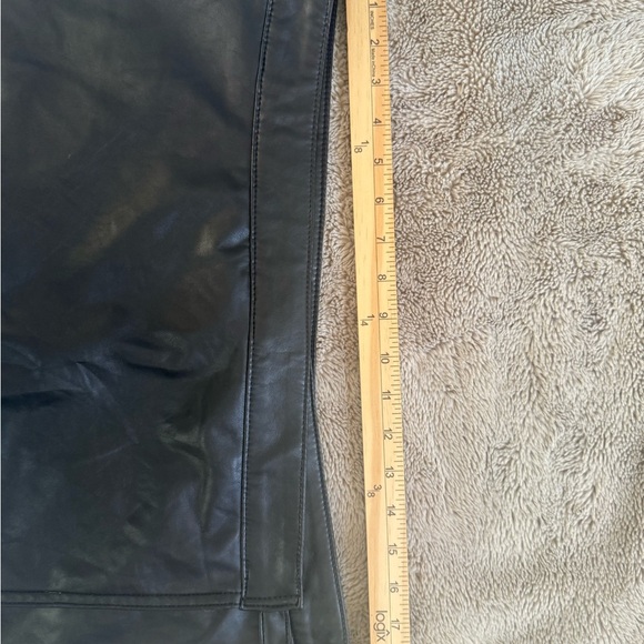 American Eagle Faux Leather High Rise Skort Sz 18 NWT Wrap Black - Picture 13 of 16
